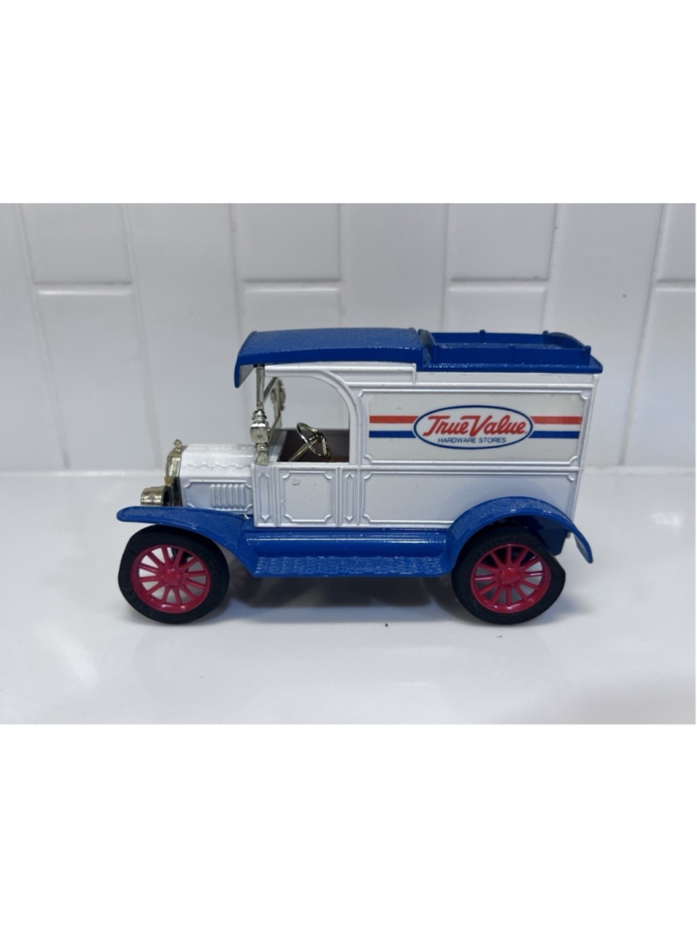 Vintage Ertl Ford Model T True Value Delivery Truck Coin Bank 1/25 Scale